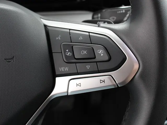 Volkswagen Golf 1.0 eTSI Life Business 2023 Benzine 16