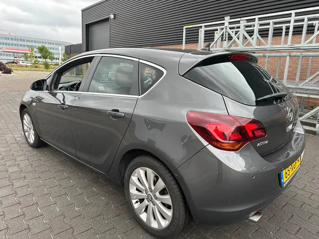 Opel Astra 1.4 Turbo Anniversary Edition 2012 Benzine 3