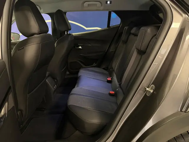 Peugeot 2008 1.2 PureTech Allure 2021 Benzine 19