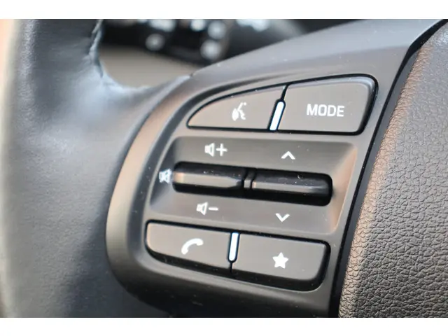 Hyundai i10 1.0 Premium 2025 Benzine 18