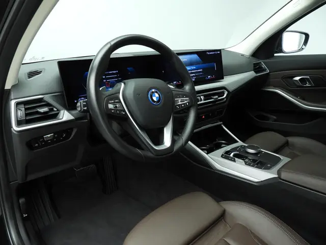 BMW 3 Serie Touring 320e 2023 Hybride Benzine 6