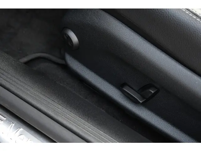 Mercedes-Benz E-Klasse Coupé 200 AMG Line 2020 Benzine 16