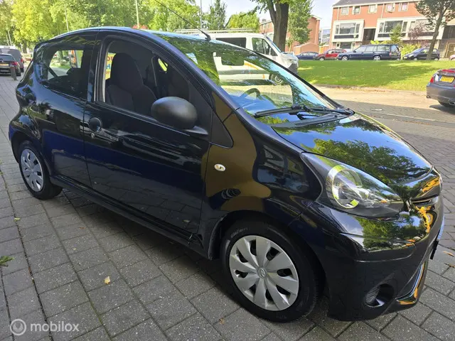 Toyota Aygo 1.0 VVT-i Now 2014 Benzine 2