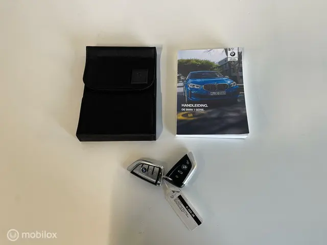 BMW 1 Serie 118i Essential Executive 2021 Benzine 23