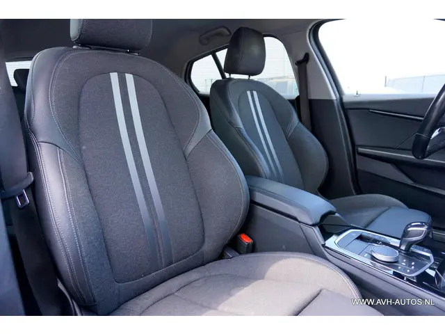 BMW 1 Serie 118i Executive Edition 2019 Benzine 20