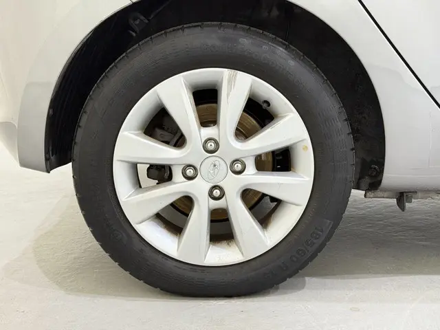 Hyundai i20 I-20 HB 1.2i i-Deal Airco NAP 2014 Benzine 42