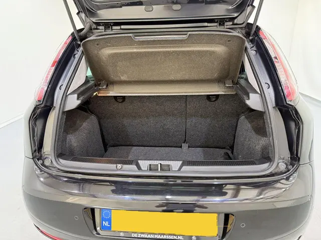 Fiat Punto 0.9 TwinAir Turbo 100 Lounge 2015 Benzine 39