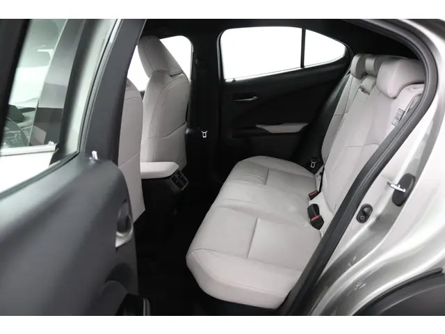 Lexus UX 250h Luxury Line 2022 Hybride Benzine 18