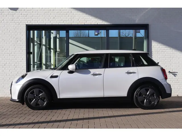 MINI 5-Deurs 1.5 Cooper Classic 2024 Benzine 5