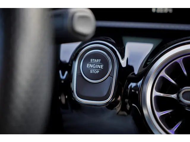 Mercedes-Benz CLA 250 e AMG Line 2023 Hybride Benzine 32