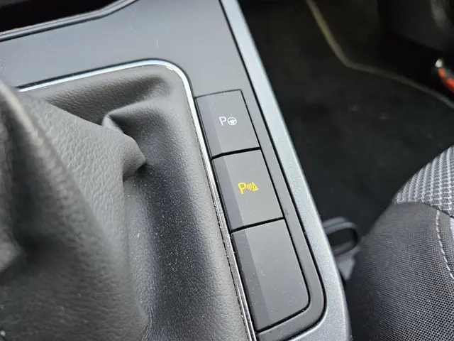 SEAT Arona 1.0 TSI Style Business Intense 2018 Benzine 25