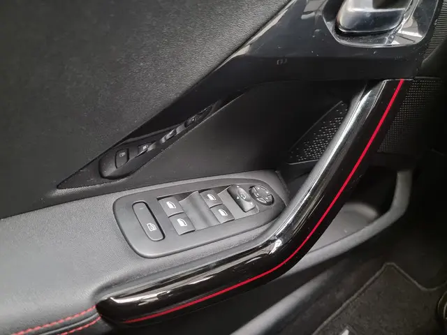 Peugeot 208 1.2 PureTech GT-Line 2019 Benzine 26