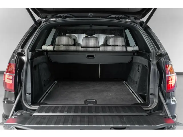 BMW X5 4.4i M 556 PK Akrapovic Full Option 2012 Benzine 40
