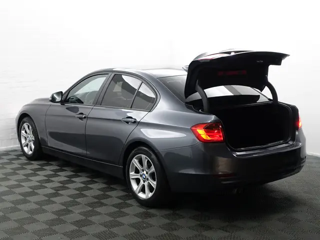 BMW 3 Serie 328i High Executive Aut- 2013 Benzine 33
