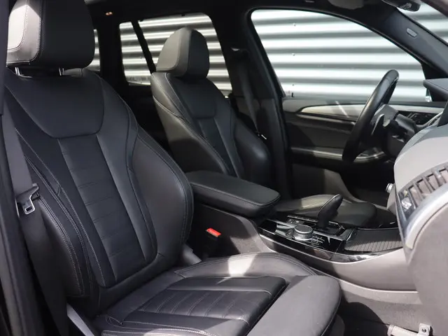 BMW X3 xDrive30e 2021 Hybride Benzine 8