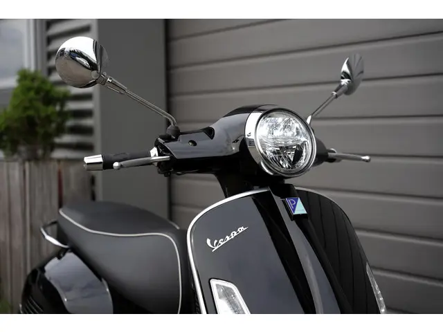 Vespa GTS 300 HPE 2022 Benzine 5