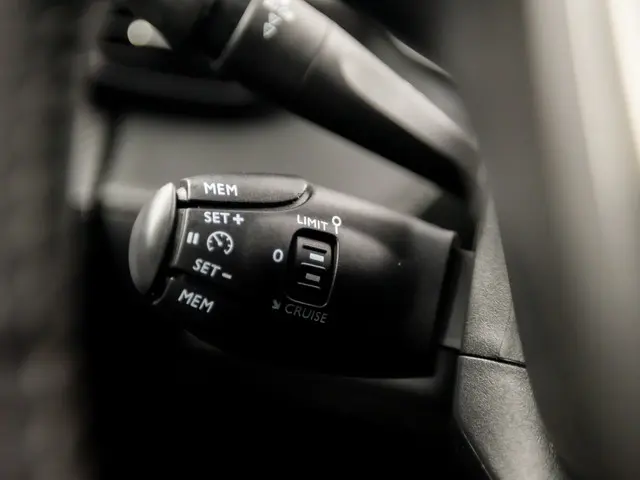 Peugeot 2008 1.2 PureTech Sport 2021 Benzine 19