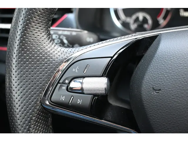 Škoda Scala 1.0 TSI Sport Business 2021 Benzine 32