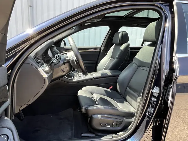 BMW 5 Serie Touring 520i High Executive 2015 Benzine 19