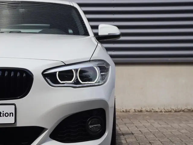 BMW 1 Serie 3-deurs 116i 2018 Benzine 34