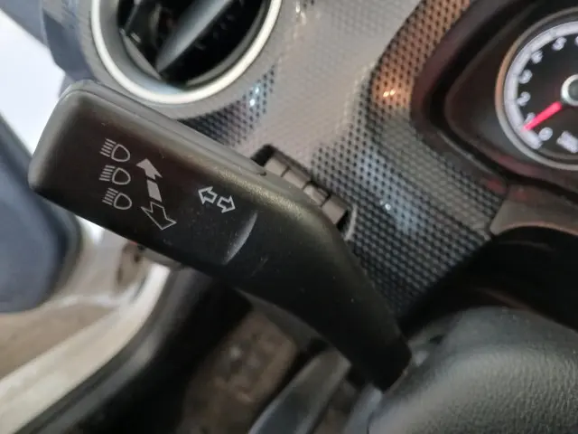 Volkswagen up! 1.0 BMT move up! SCHADEAUTO!! 2017 Benzine 18