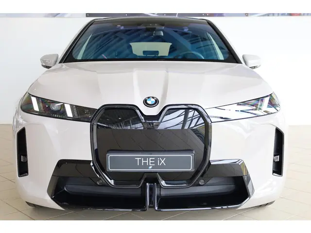 BMW iX xDrive45 2025 Elektrisch 4