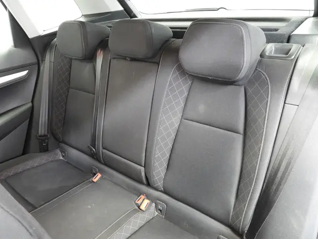 Škoda Karoq 1.0 TSI Business Edition 2022 Benzine 25