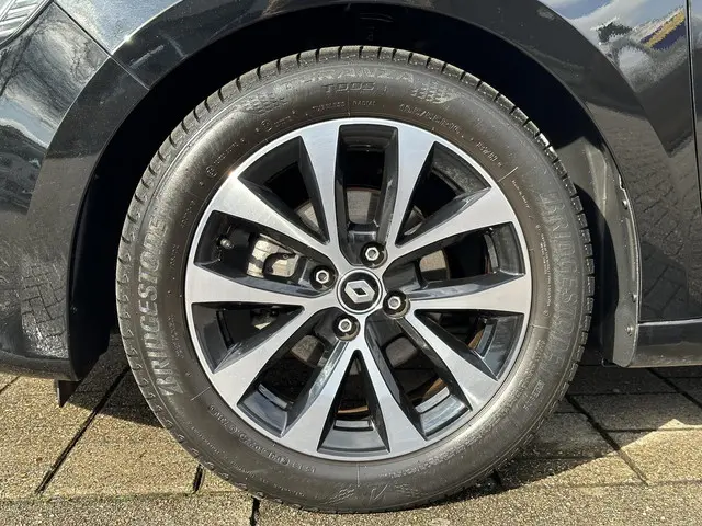 Renault Clio TCe 90 Techno 2023 Benzine 39