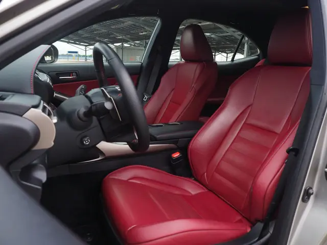 Lexus IS 300h F Sport Line 2014 Hybride Benzine 15