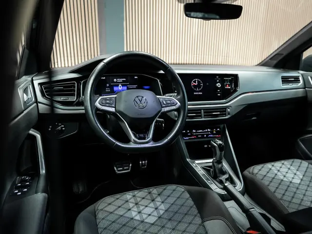 Volkswagen Polo 1.0 TSI R-Line Edition 2025 Benzine 28