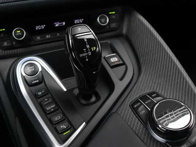 BMW i8 Roadster 2019 Hybride Benzine 21