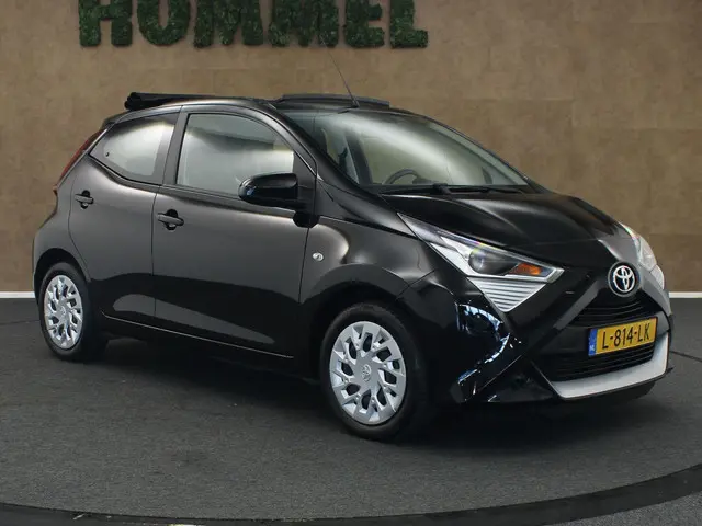 Toyota Aygo 1.0 VVT-i x-play cabrio 2021 Benzine 12