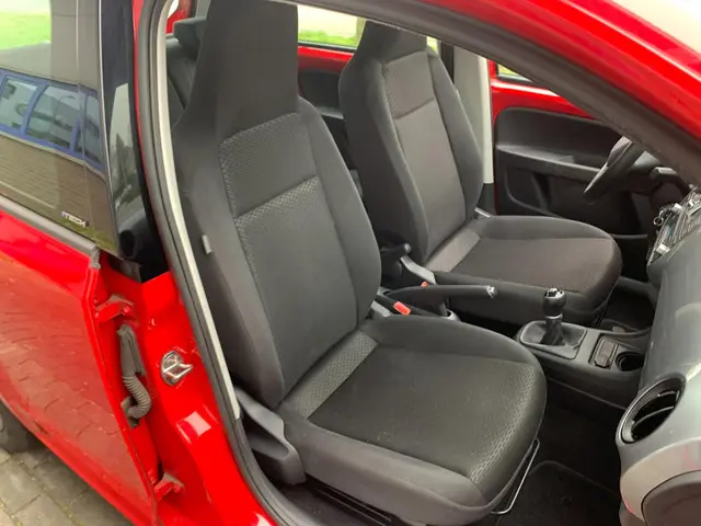 SEAT Mii 1.0 Reference 2014 Benzine 23