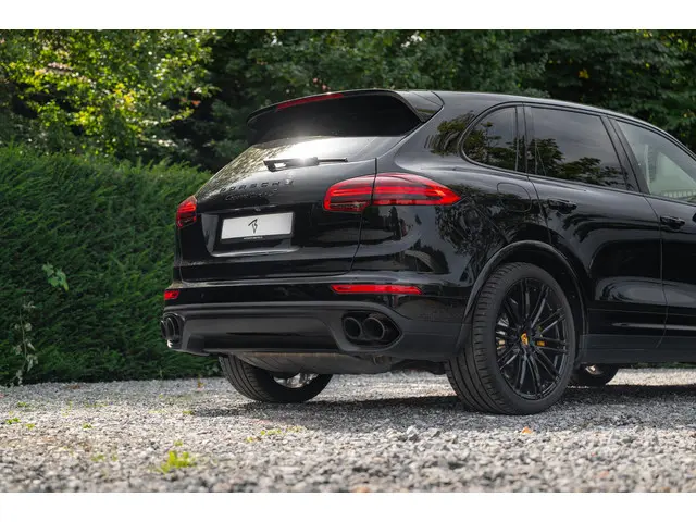 Porsche Cayenne 4.8 Turbo S 2014 Benzine 28