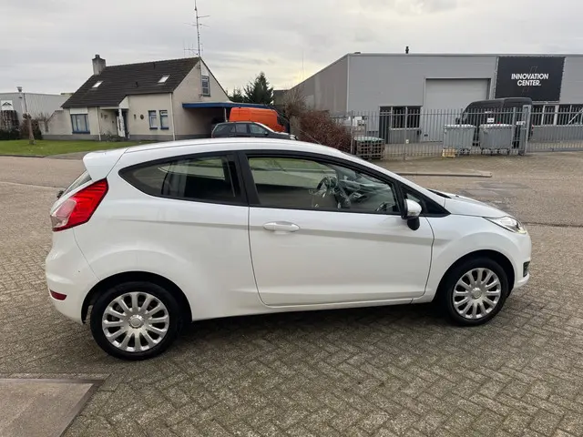 Ford Fiesta 1.0 Style Airco,Led, Navigatie 2015 Benzine 7