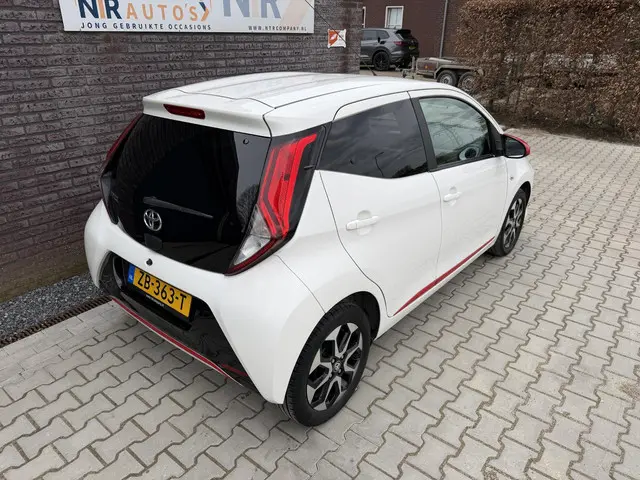 Toyota Aygo 1.0 VVT-i x-clusiv 2018 Benzine 11