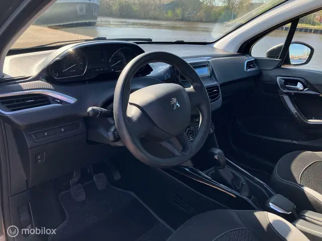 Peugeot 2008 1.2 PureTech Active 2015 Benzine 3