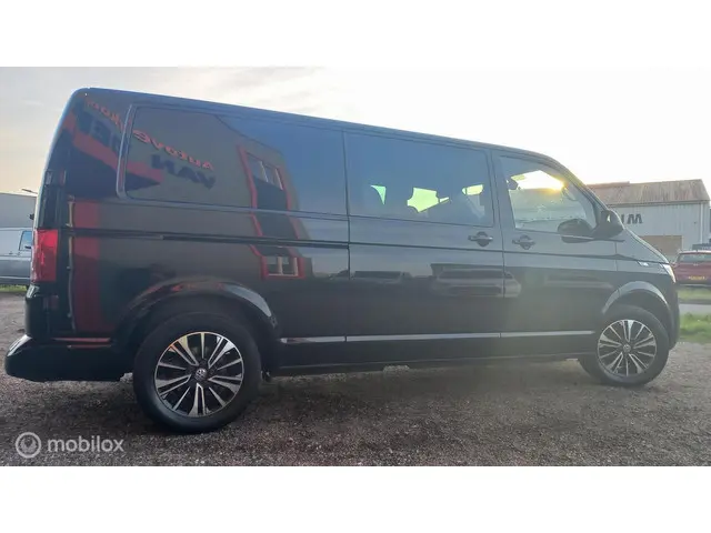 Volkswagen Transporter 2.0 TDI L2H1 30 DC 2021 Diesel 8