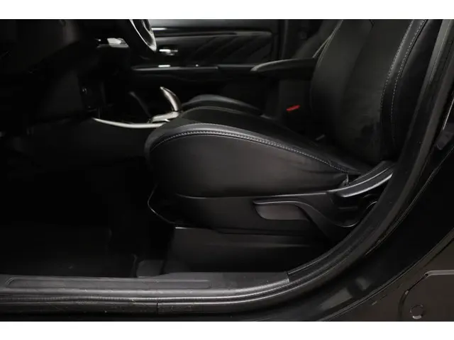 Mitsubishi Outlander 2.4 PHEV Pure 2019 Hybride Benzine 26