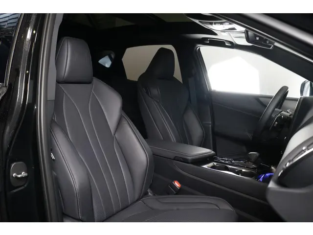 Lexus NX 450h+ AWD F SPORT Line 2025 Hybride Benzine 13