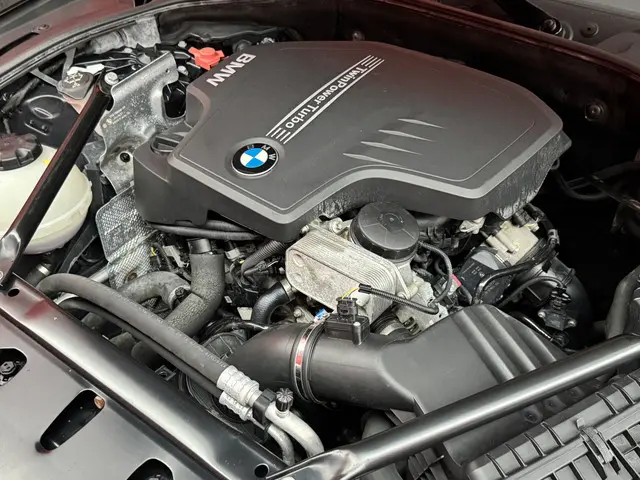 BMW 5 Serie Touring 520i Luxury Edition 2014 Benzine 12