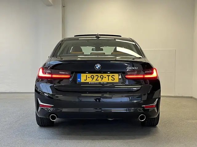 BMW 3 Serie 320i Luxury High Executive 2020 Benzine 9