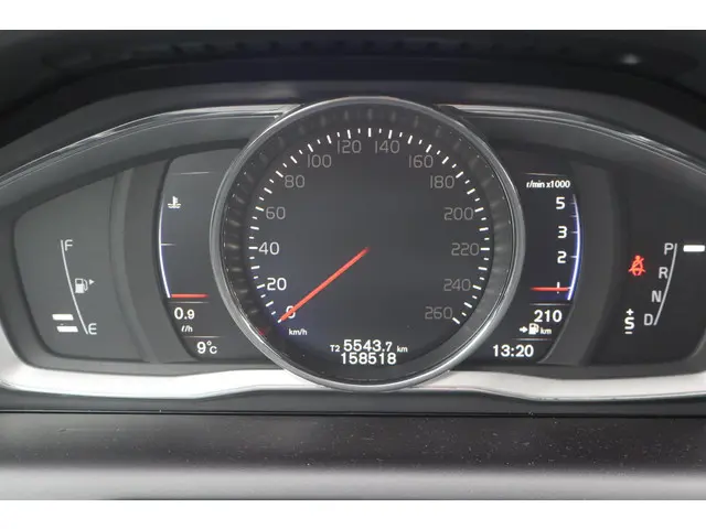 Volvo XC60 2.0 D3 FWD R-Design 2016 Diesel 24