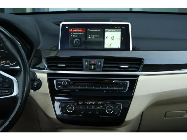 BMW X1 xDrive20i High Executive 2018 Benzine 40