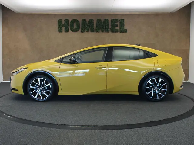 Toyota Prius 2.0 Plug-in Executive 2024 Hybride Benzine 10