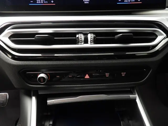 BMW 3 Serie Touring 320e 2024 Hybride Benzine 35