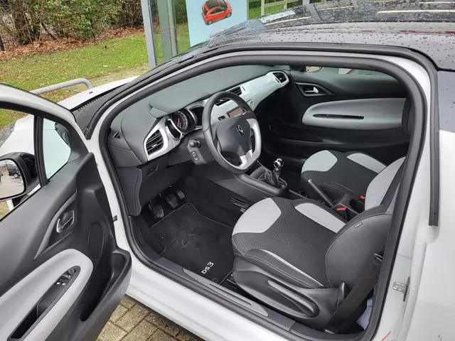 DS DS 3 1.2 PureTech Chic 2016 Benzine 14