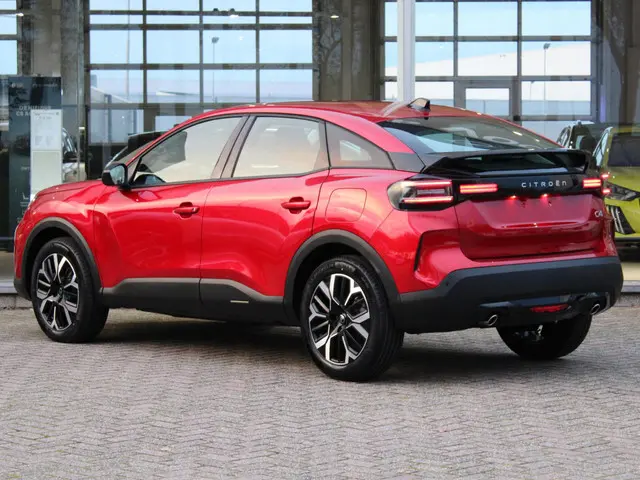 Citroën C4 HYBRID 145 BUSINESS 2025 Hybride Benzine 2