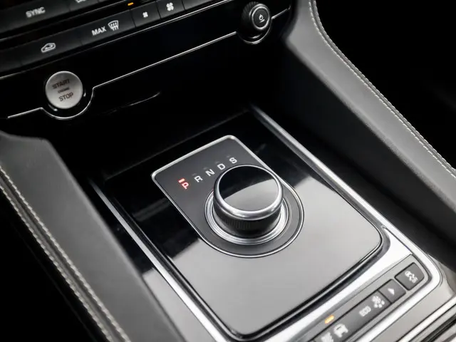 Jaguar F-PACE 2.0 Portfolio R-Sport AWD 20d 2017 Diesel 10