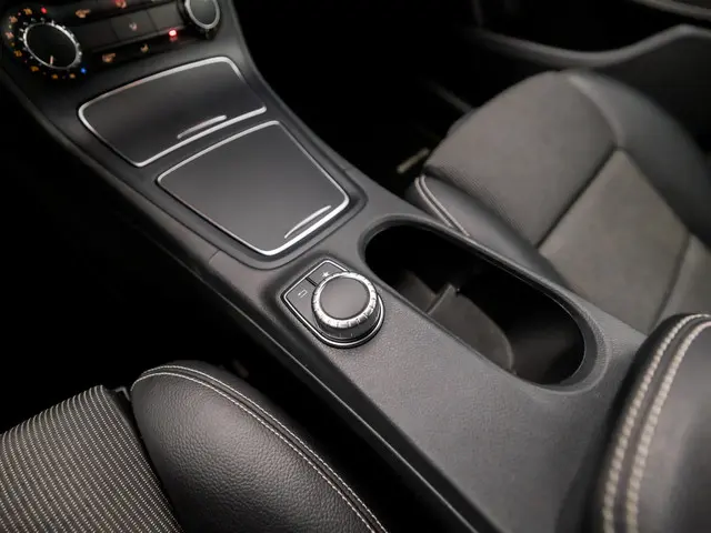Mercedes-Benz B-Klasse 180 Ambition Sport 2017 Benzine 26
